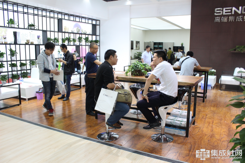 森歌集成灶亮相上海展勢不可擋